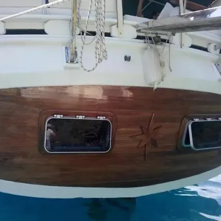 Botel Derin Tekne